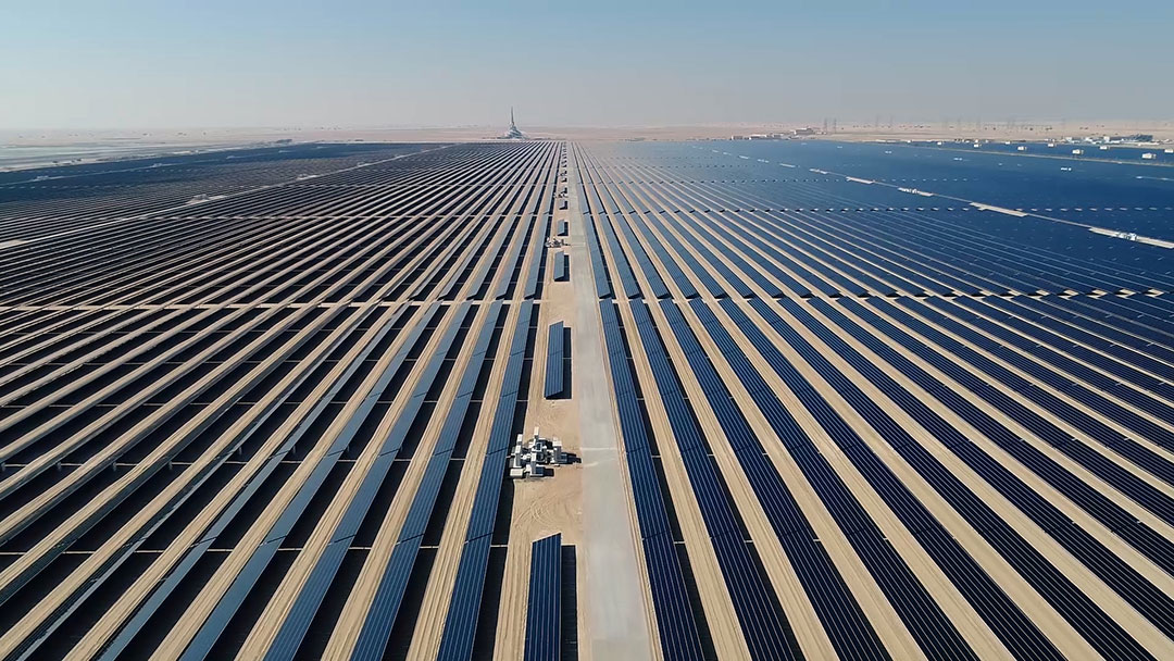 BMW Group når milstolpe mot minskade utsläpp – aluminium produceras med solenergi